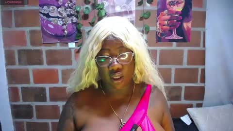 roos_veyker online show from June 25, 4:22 pm