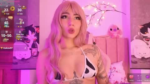 Snapshot of roose_eva chatting on May 25, 4:57 pm roose eva online show from May 25, 4:57 pm