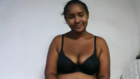 Snapshot of roosesexy chatting on June 2, 8:27 am roosesexy online show from June 2, 8:27 am