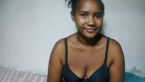 Snapshot of roosesexy chatting on June 11, 6:22 am roosesexy online show from June 11, 6:22 am