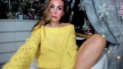 Snapshot of rora_ chatting on December 21, 11:01 pm Aurora online show from December 21, 11:01 pm