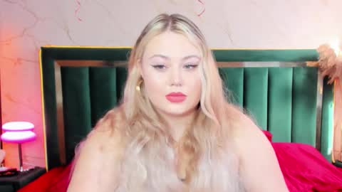 Snapshot of rosa1ia chatting on October 17, 11:02 am Chloe online show from October 17, 11:02 am