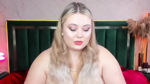 Snapshot of rosa1ia chatting on October 21, 10:27 am Chloe online show from October 21, 10:27 am