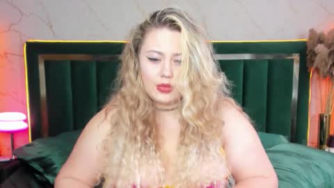 Snapshot of rosa1ia chatting on November 14, 9:08 am Chloe online show from November 14, 9:08 am