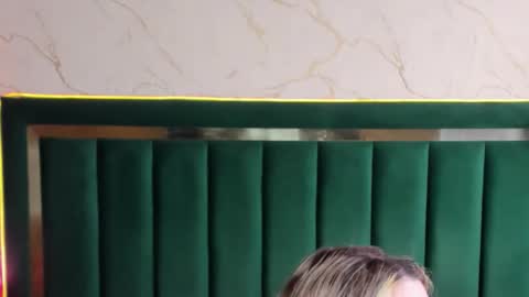 Snapshot of rosa1ia chatting on November 20, 9:53 am Chloe online show from November 20, 9:53 am