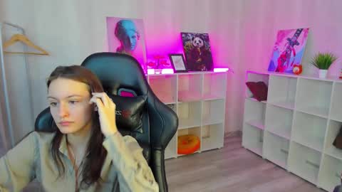 Snapshot of rosa_vaughn chatting on March 13, 8:10 am Viola online show from March 13, 8:10 am