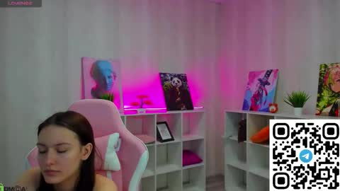 Snapshot of rosa_vaughn chatting on March 21, 9:03 am Viola online show from March 21, 9:03 am