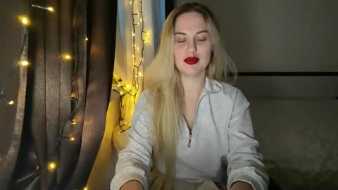 Snapshot of rosaliiiiii chatting on October 18, 3:13 pm Rosali online show from October 18, 3:13 pm