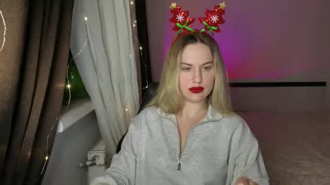 Snapshot of rosaliiiiii chatting on November 18, 6:45 pm Rosali online show from November 18, 6:45 pm