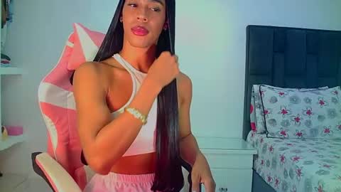 Snapshot of rosalindasexy chatting on June 11, 6:11 am Rosalinda online show from June 11, 6:11 am
