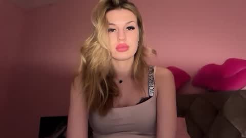 Rosalina online show from December 13, 8:47 pm