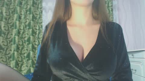 Snapshot of rosalniils chatting on January 1, 8:04 pm RosalNiils online show from January 1, 8:04 pm