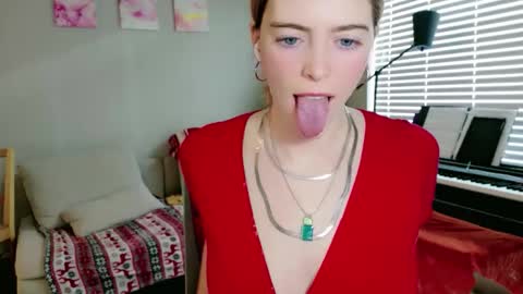 rose77782 online show from January 10, 2:41 pm