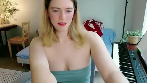 rose77782 online show from April 26, 6:49 pm