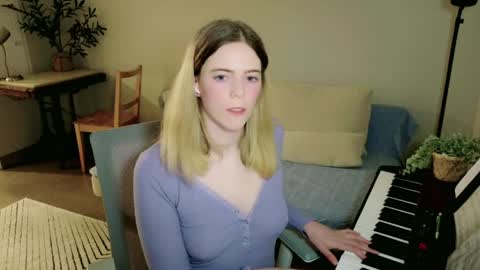 rose77782 online show from April 28, 1:59 am