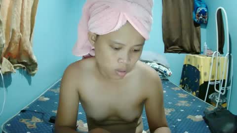 Snapshot of rose_angels chatting on December 16, 1:53 am Rose Angels online show from December 16, 1:53 am