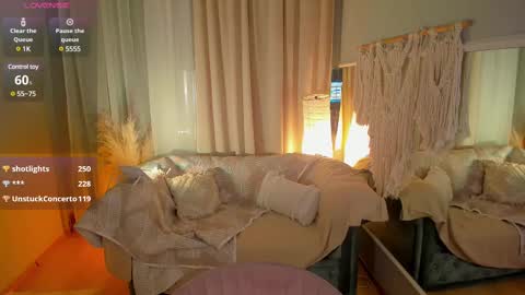 Snapshot of rose_charming_ chatting on February 27, 1:59 am Rose online show from February 27, 1:59 am