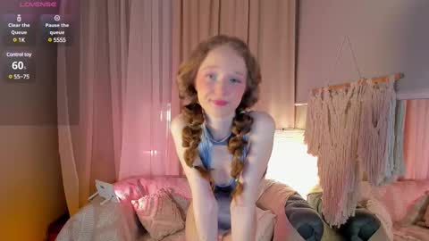 Snapshot of rose_charming_ chatting on March 1, 9:59 pm Rose online show from March 1, 9:59 pm