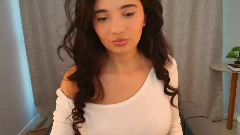 Snapshot of rose_desiree chatting on June 9, 11:11 am Rose online show from June 9, 11:11 am
