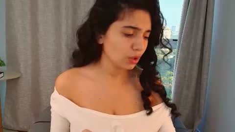 Snapshot of rose_desiree chatting on June 10, 11:09 am Rose online show from June 10, 11:09 am
