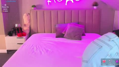 Kimberlly online show from February 2, 11:58 pm