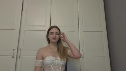 Snapshot of rose_quartz007 chatting on December 16, 5:18 pm Luna online show from December 16, 5:18 pm