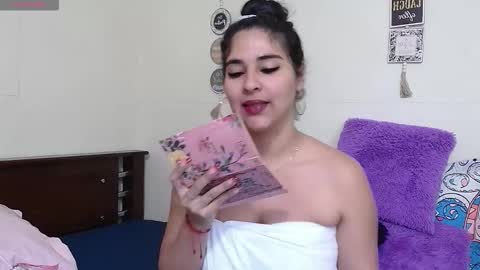 Snapshot of rose_towers4 chatting on October 13, 2:17 pm rose_towers4 online show from October 13, 2:17 pm