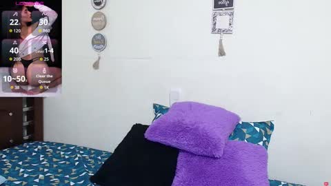 Snapshot of rose_towers4 chatting on October 24, 10:28 pm rose_towers4 online show from October 24, 10:28 pm