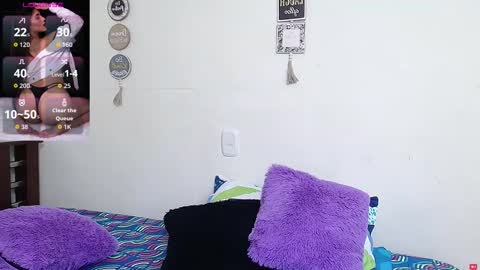 Snapshot of rose_towers4 chatting on November 15, 8:38 pm rose_towers4 online show from November 15, 8:38 pm