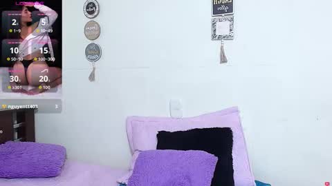 Snapshot of rose_towers4 chatting on December 3, 11:47 pm rose_towers4 online show from December 3, 11:47 pm