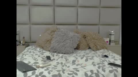 Snapshot of rose_valentiine chatting on May 22, 12:00 pm rose_valentiine online show from May 22, 12:00 pm