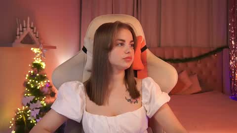 Snapshot of roseallan chatting on January 8, 7:45 am Rose online show from January 8, 7:45 am