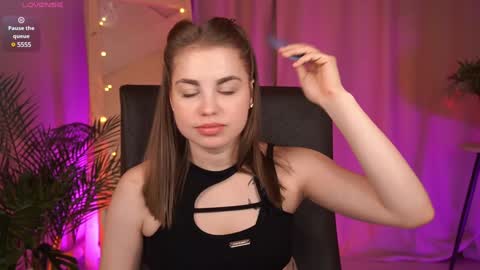 Snapshot of roseallan chatting on January 14, 9:13 am Rose online show from January 14, 9:13 am