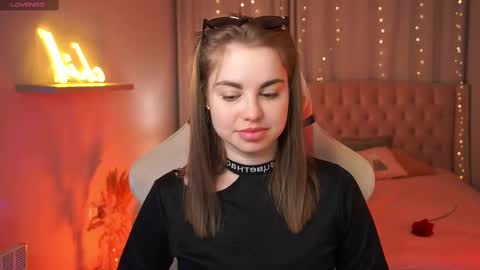 Snapshot of roseallan chatting on February 19, 6:33 am Rose online show from February 19, 6:33 am