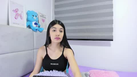 Snapshot of roseandmiah chatting on February 15, 2:52 am Rose y Miah online show from February 15, 2:52 am