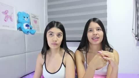 Snapshot of roseandmiah chatting on February 15, 7:51 am Rose y Miah online show from February 15, 7:51 am