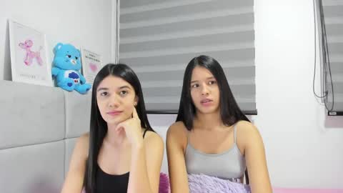 Snapshot of roseandmiah chatting on March 17, 2:27 am Rose y Miah online show from March 17, 2:27 am