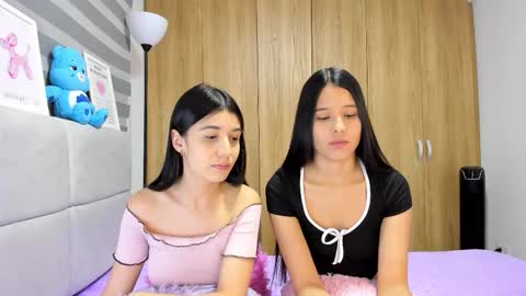 Snapshot of roseandmiah chatting on March 26, 2:17 am Rose y Miah online show from March 26, 2:17 am