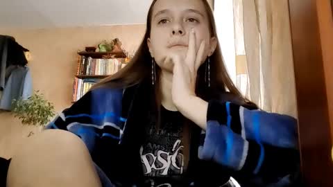 Snapshot of roseannehensle chatting on December 15, 5:34 am Sophie online show from December 15, 5:34 am