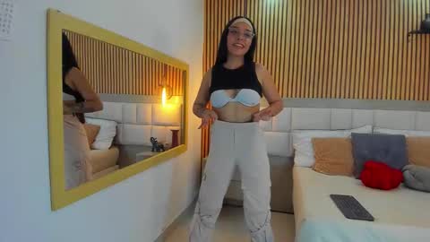 roseaurora online show from November 8, 12:49 pm