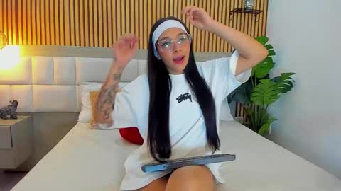 roseaurora online show from November 10, 12:37 pm