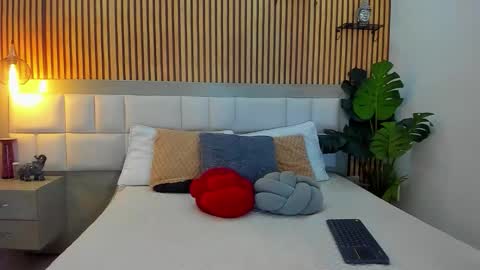 roseaurora online show from November 15, 12:45 pm