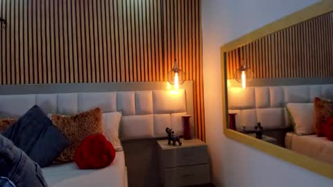 roseaurora online show from January 9, 1:03 pm