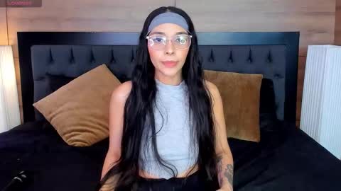 roseaurora online show from March 25, 11:49 am