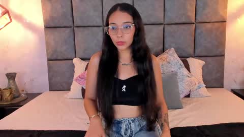 roseaurora online show from June 15, 10:39 am
