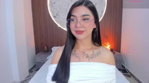 Snapshot of rosecassie chatting on February 17, 1:51 pm Rose online show from February 17, 1:51 pm