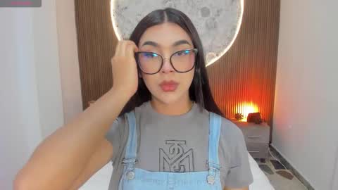 Snapshot of rosecassie chatting on March 12, 1:17 pm Rose online show from March 12, 1:17 pm