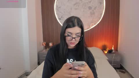 Snapshot of rosecassie chatting on March 18, 12:41 pm Rose online show from March 18, 12:41 pm