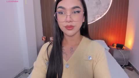 Snapshot of rosecassie chatting on March 23, 12:53 pm Rose online show from March 23, 12:53 pm