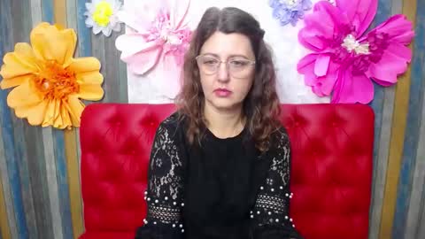 RoseHille online show from December 3, 2:59 pm